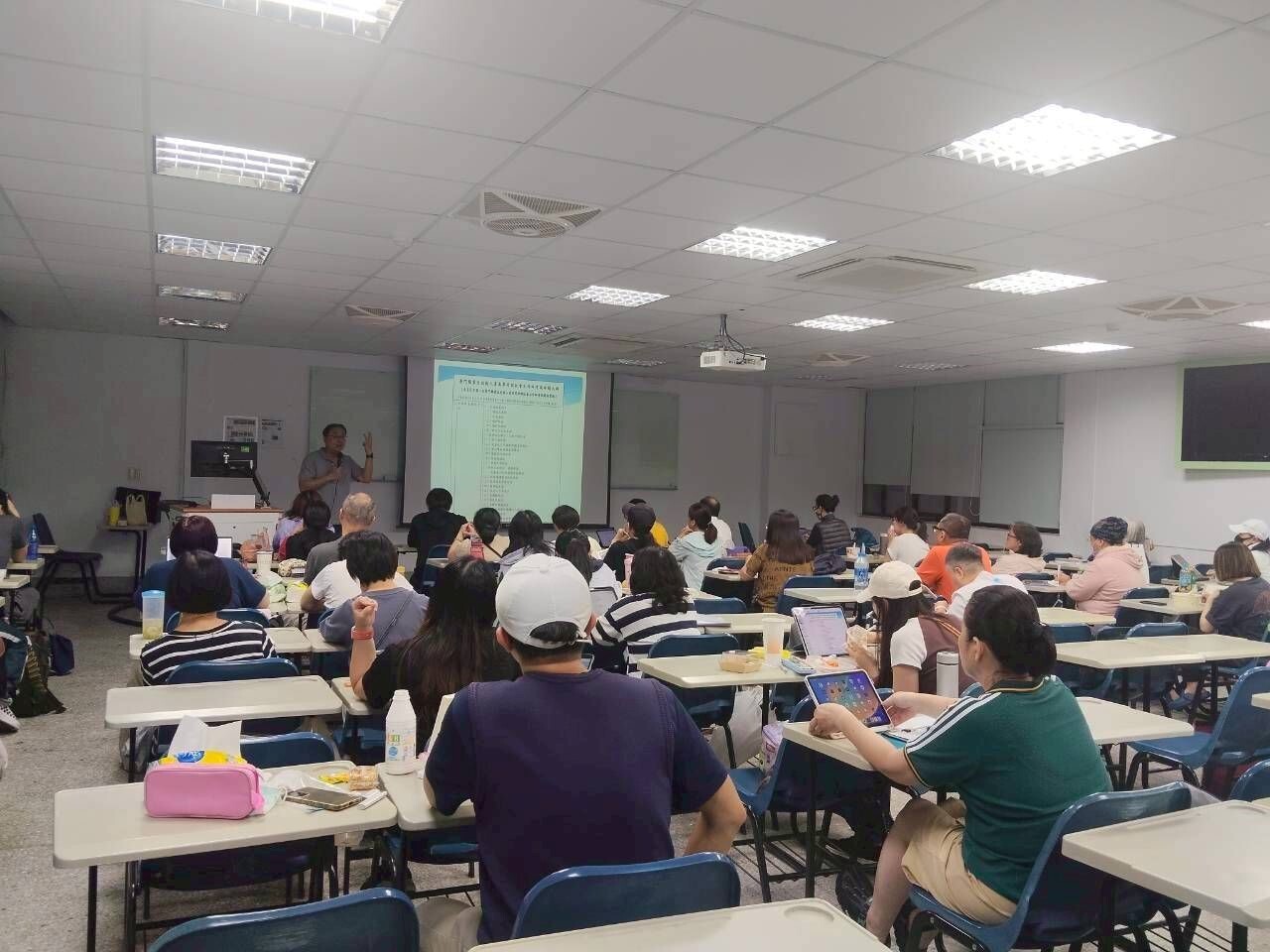 114-2社工師精進考證輔導班上課情形