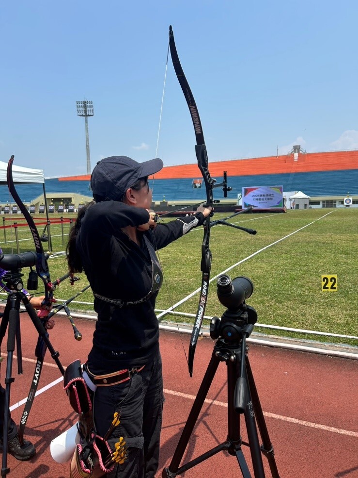 航運碩一 葉子涵同學（射箭反曲弓公開組70公尺）比賽情形