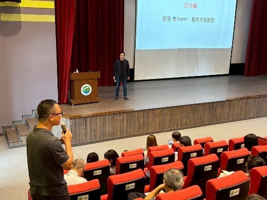 華碩執行長室設計思維計畫蔡敦仁總主持人蒞臨台北海大  探討數位工作創新與實務應用