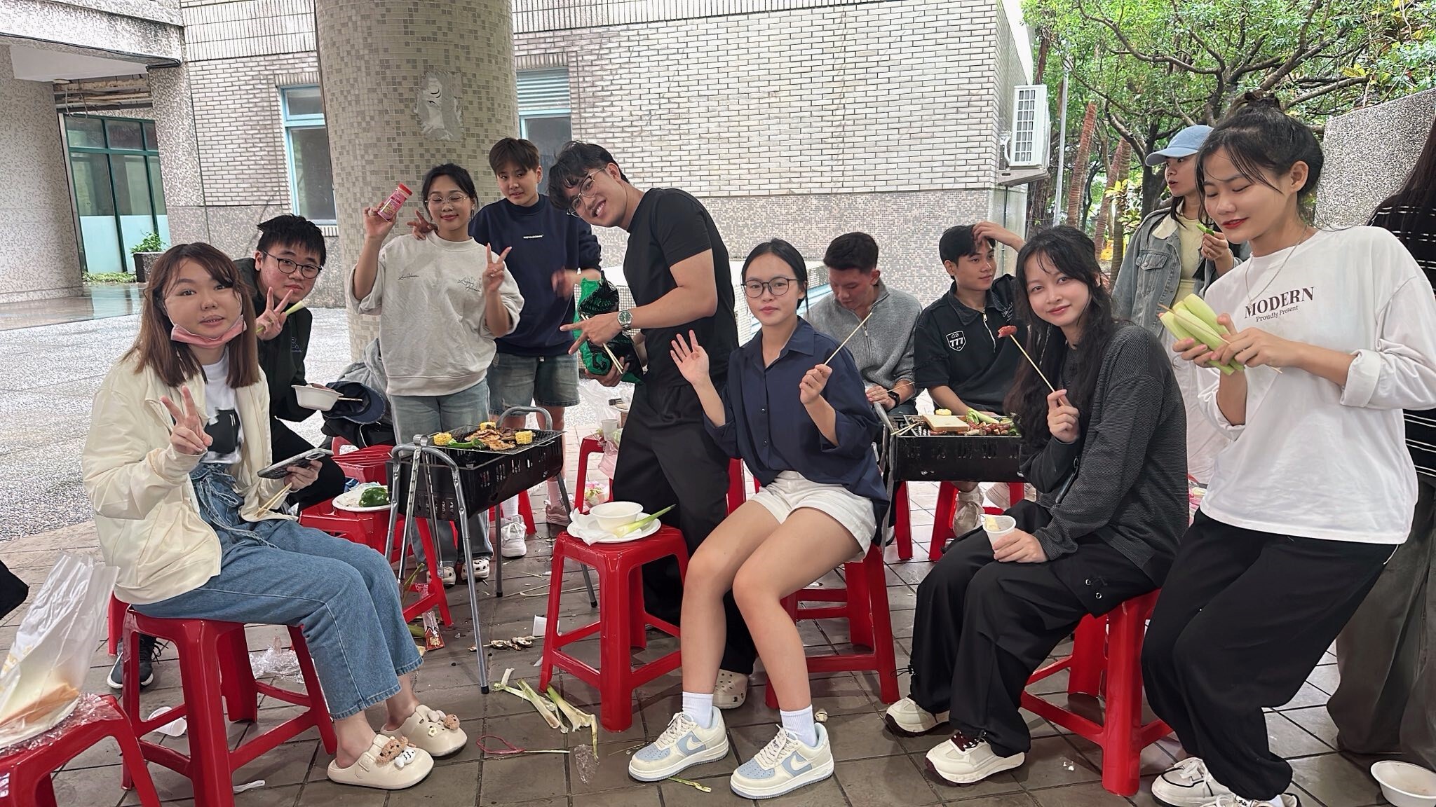 越南專班學生熱情報到 烤肉迎新活動洋溢溫馨氛圍