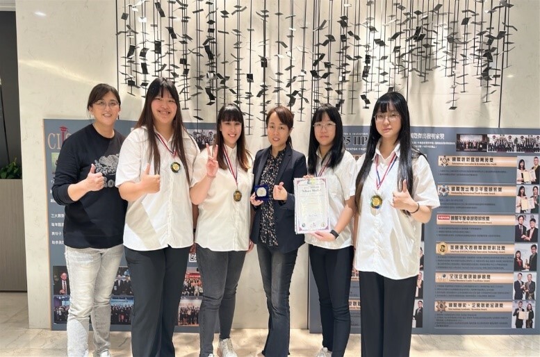 銀髮系留子涵、劉育婷、陳盈臻及李怡葶同學榮獲「銀牌」