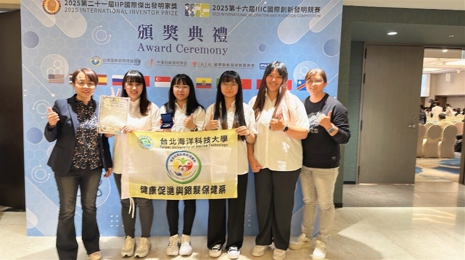 銀髮系留子涵、劉育婷、陳盈臻及李怡葶同學榮獲「銀牌」