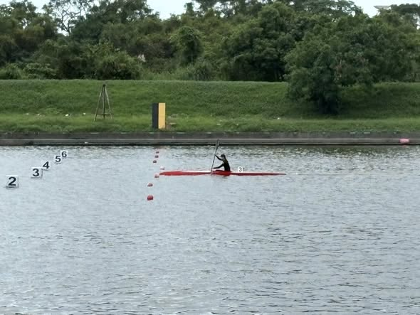 顏脩樺於公開女子單人K1-200公尺率先衝刺