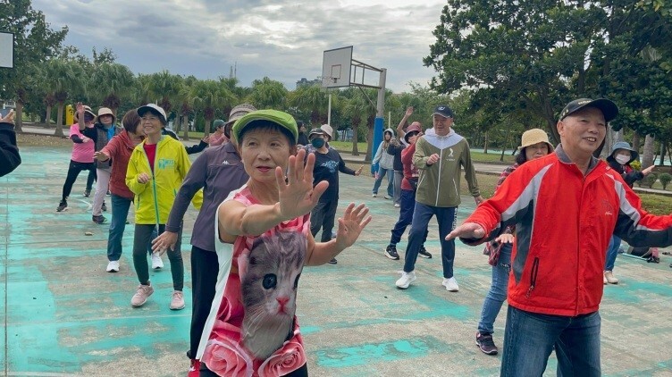 銀髮系健走活動,社區同學共襄盛舉,邁向健康新里程