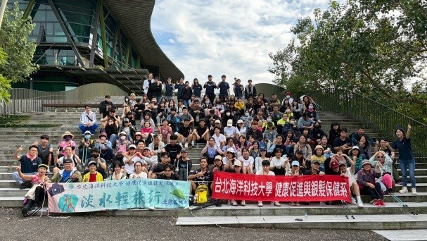 雲門舞集、滴水紀念館合影留念