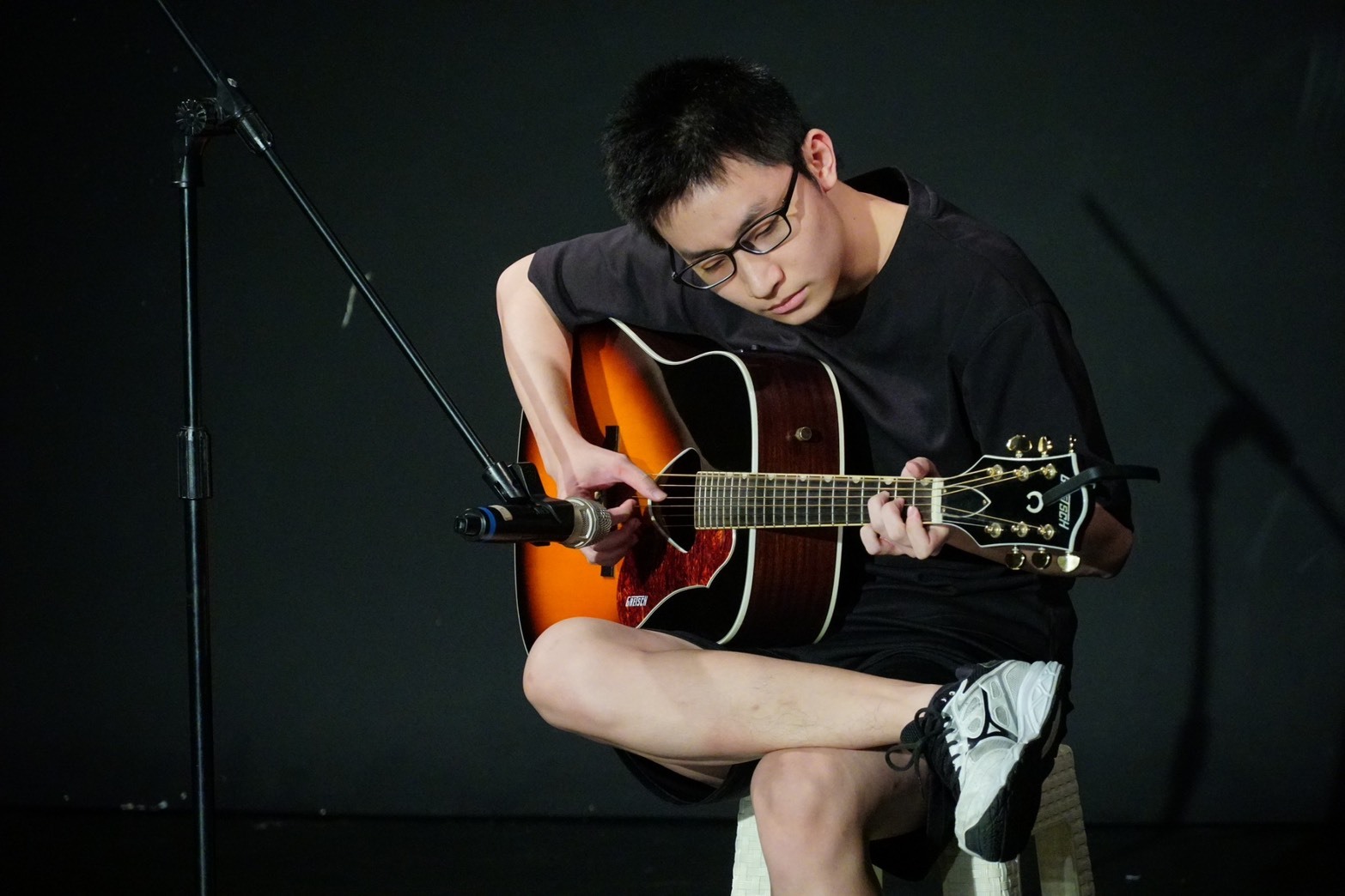 台北海大演藝時尚系《以愛為名》期末展演座無虛席