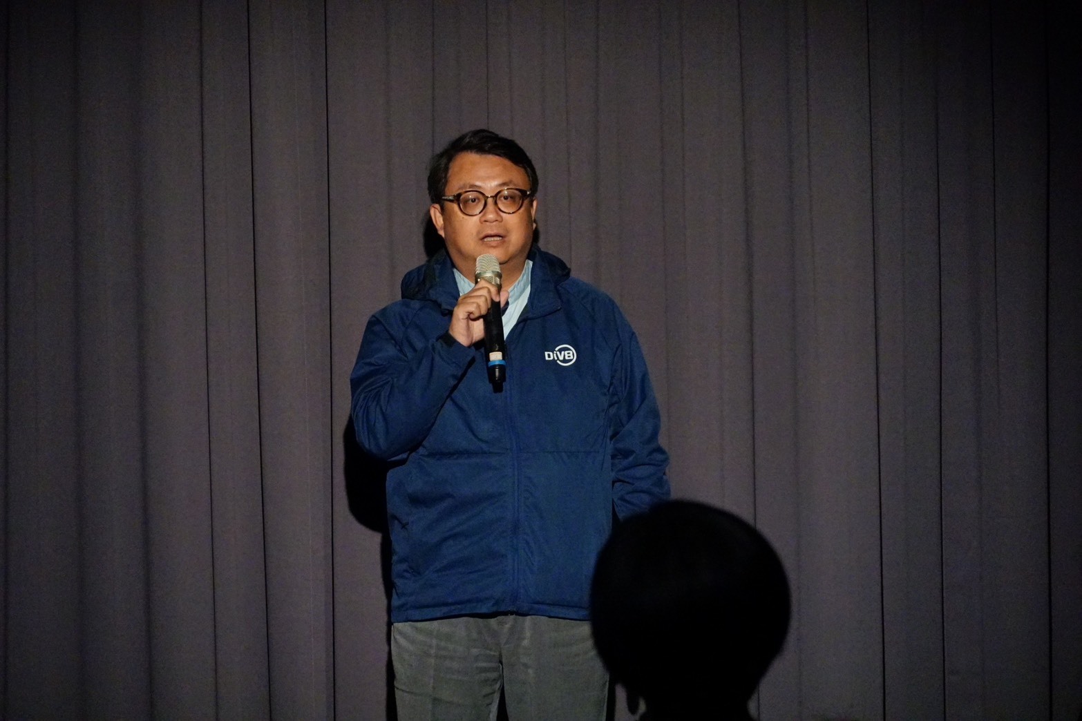 台北海大演藝時尚系《以愛為名》期末展演座無虛席