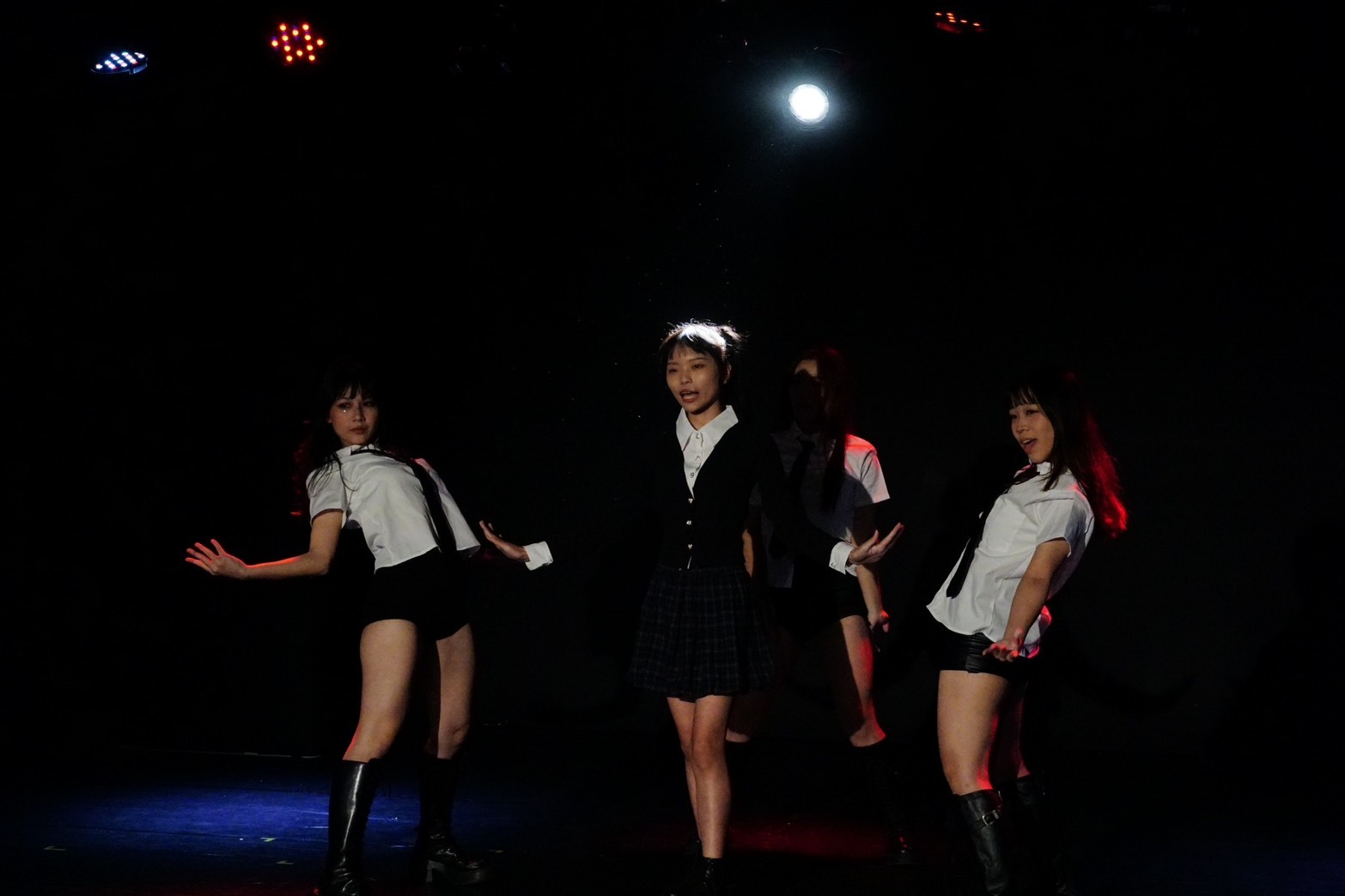 台北海大演藝時尚系《以愛為名》期末展演座無虛席