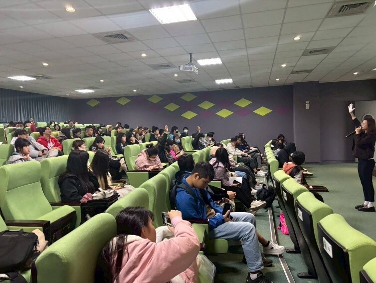 卓育萱招募專員說明公司現況與職缺