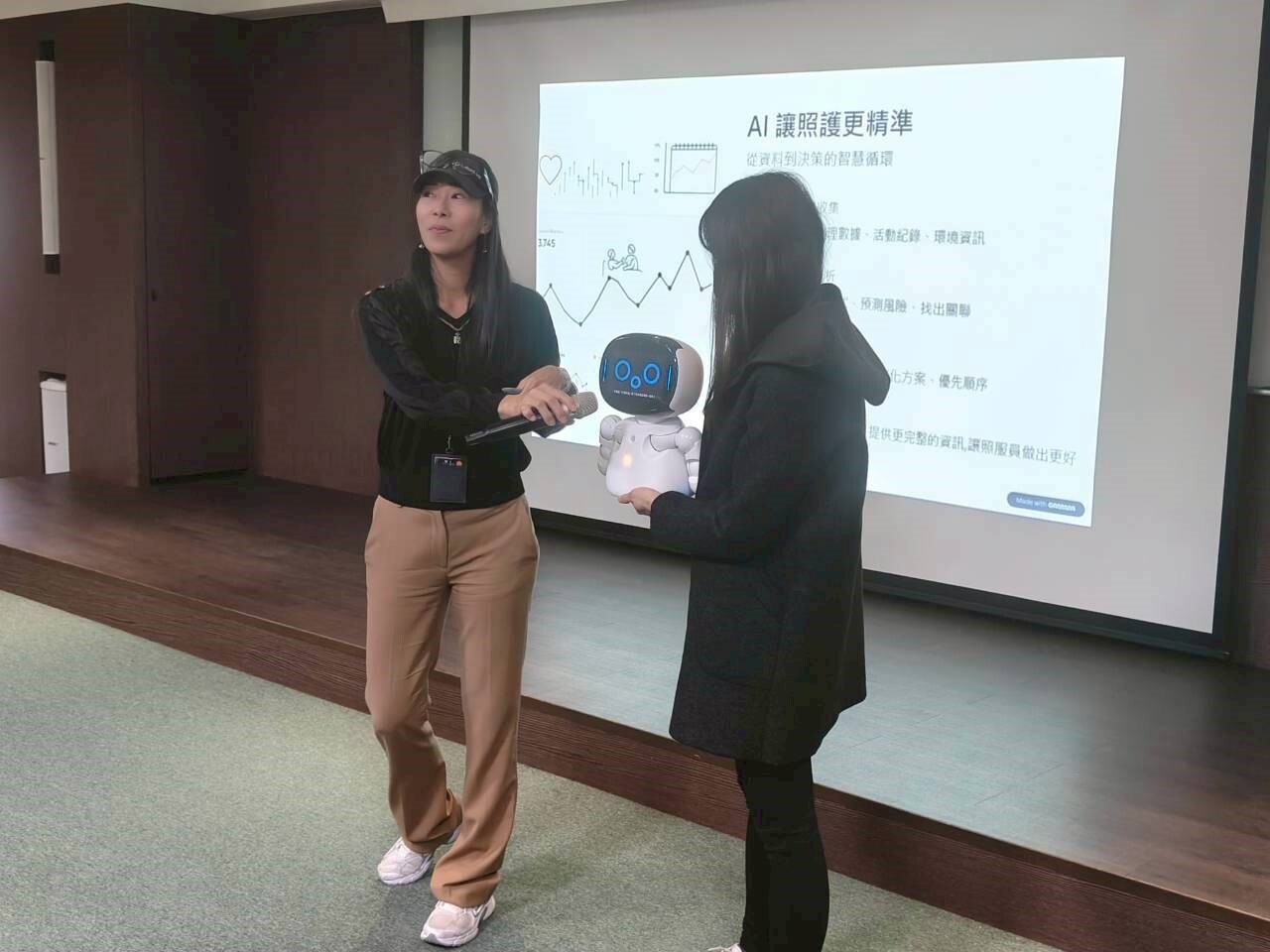 靜安健康股份有限公司介紹智慧AI科技機器人