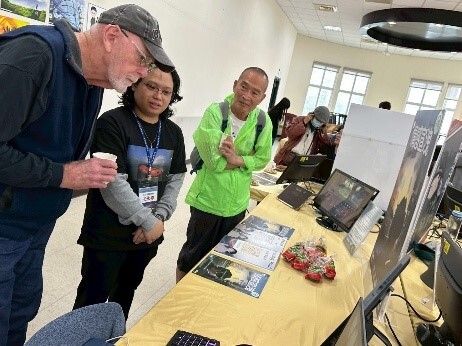 學生們細心解說與引領體驗實況紀錄