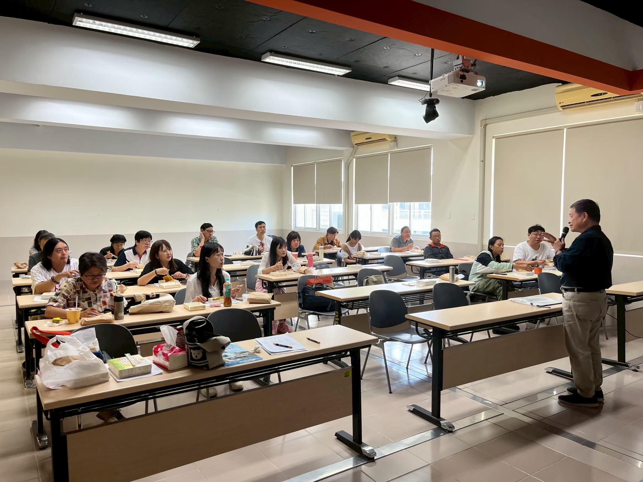 教師社群新手上路系列-第一次申請即獲通過校內教師經驗分享