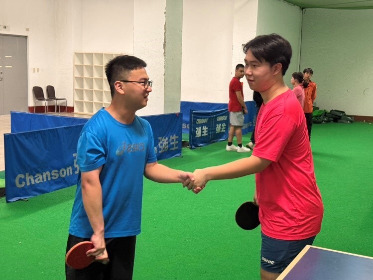 圖5-6 同學們以球會友，互相切磋