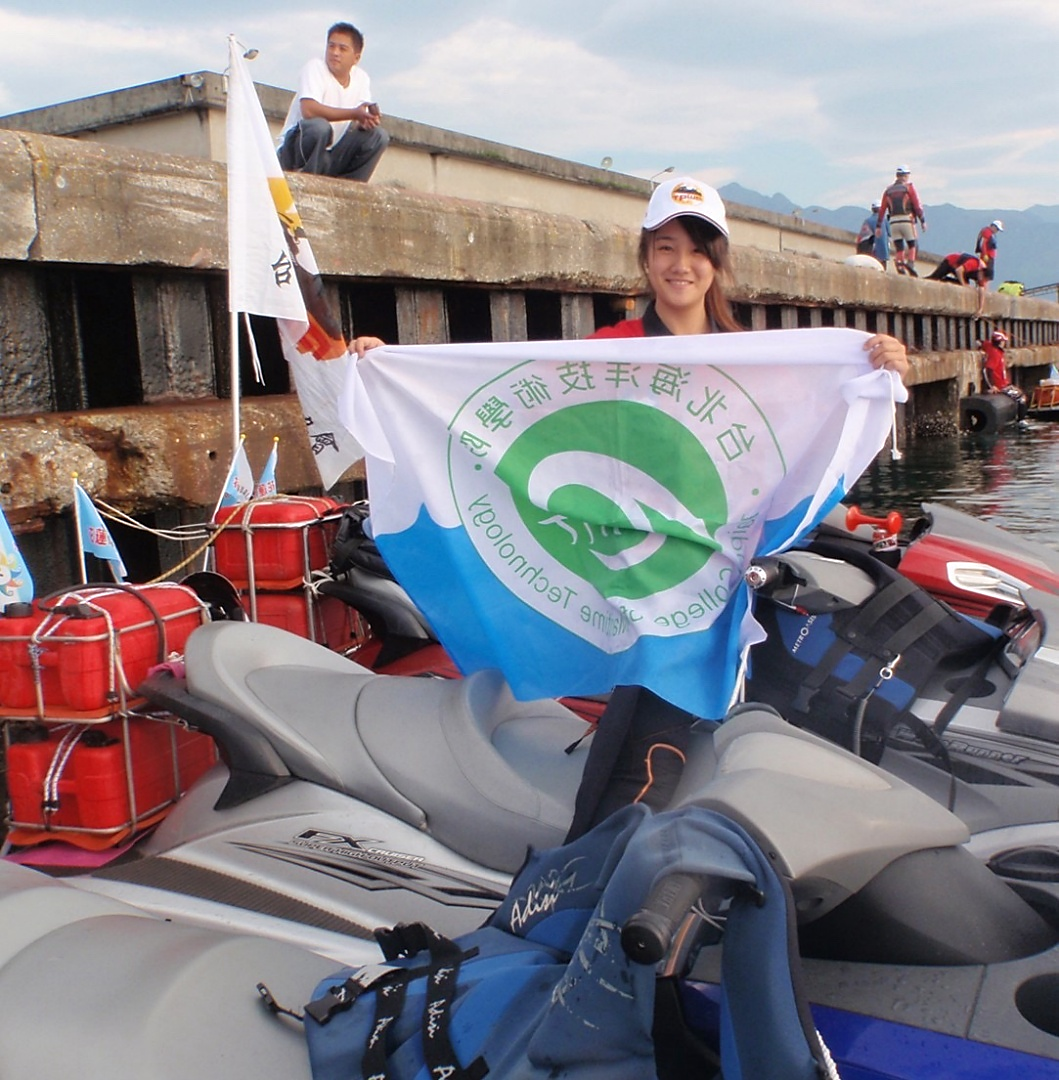 2010年騎乘水上摩托車至日本與那國町