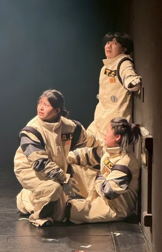 被怪物襲擊場景