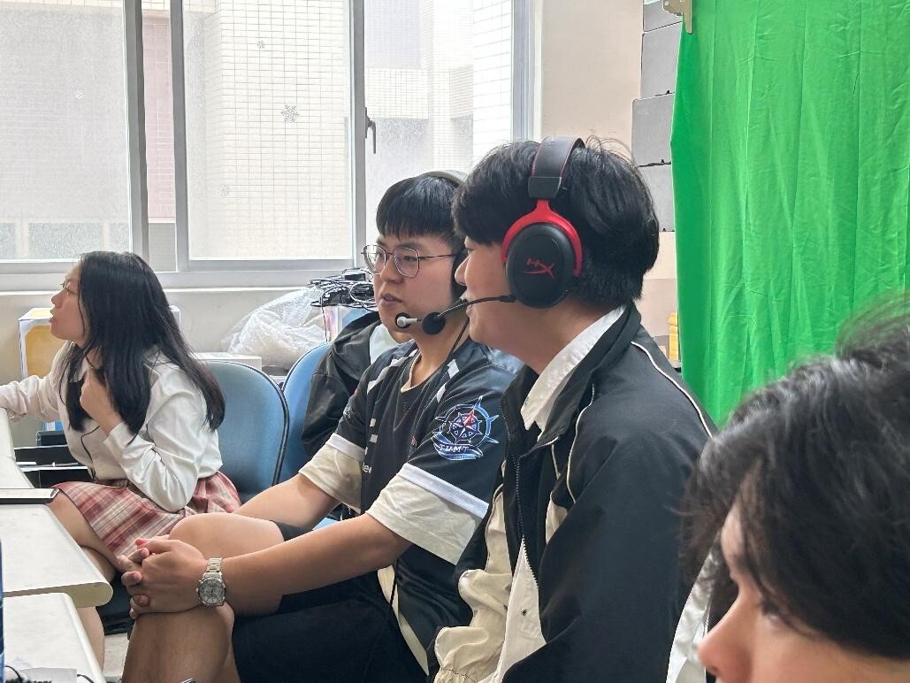 學生實作擔任賽事主播賽評，此次的表現相當亮眼