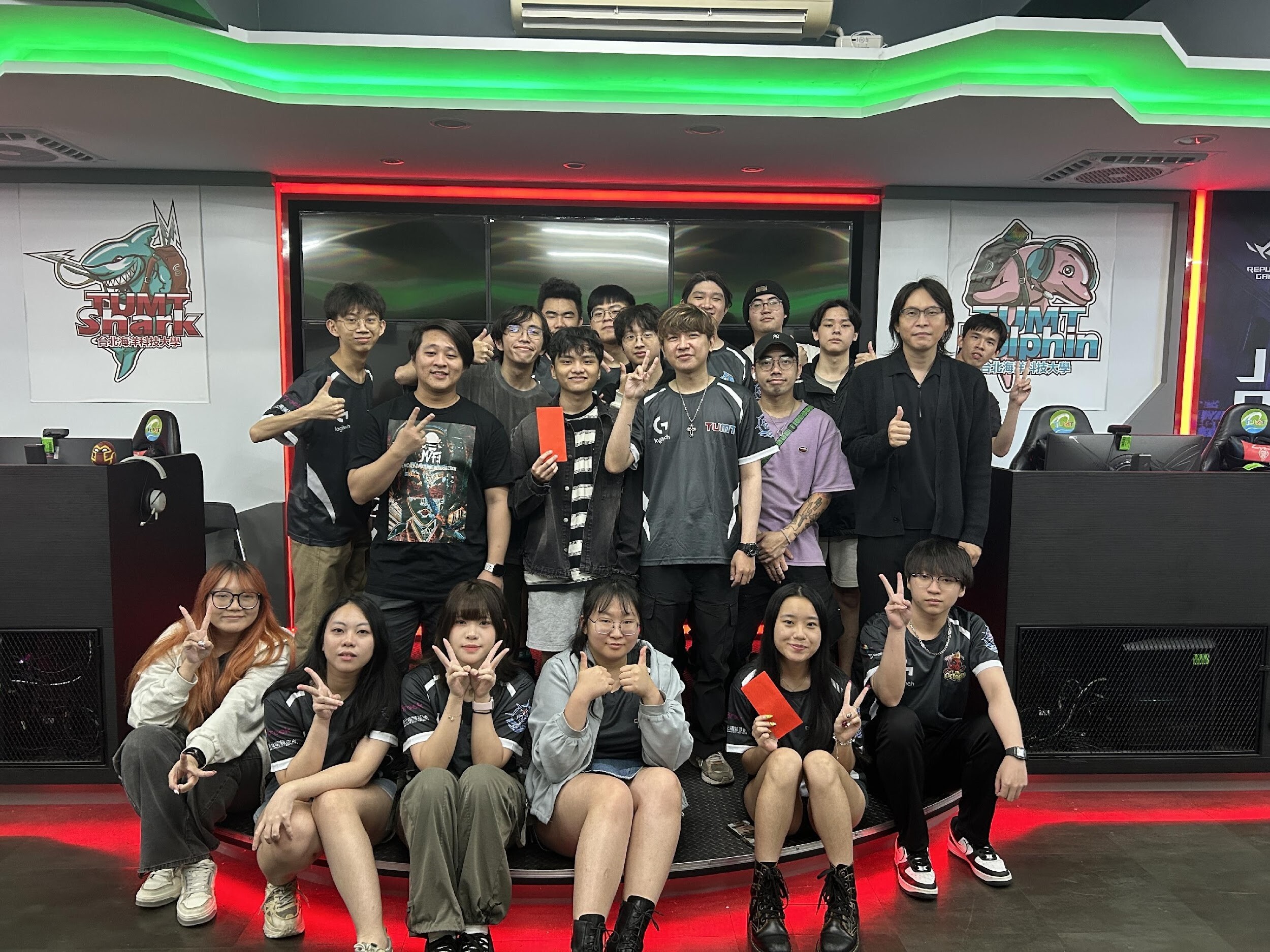 全體工作人員與選手大合照，圓滿落幕