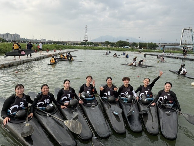 115 年全國青年盃輕艇水球錦標賽公開女子組冠軍-台北海大 本校輕艇隊隊員-簡琦芸(6號)、顏脩樺(9號)、李姮燕(7號)