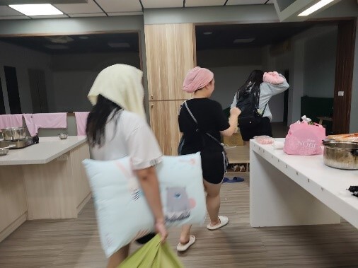 你有這種回憶嗎~包頭在系輕食教室走路