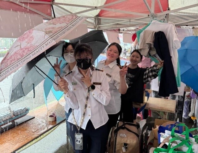 齊心協力完成場地佈置