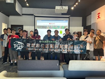 師生於臺灣艾肯音樂科技有限公司合影
