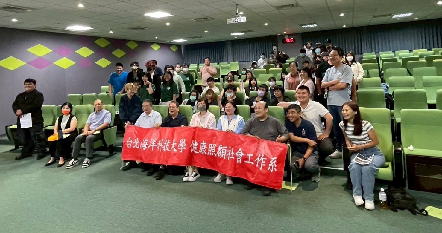 113-114年度實習成果發表會大合照