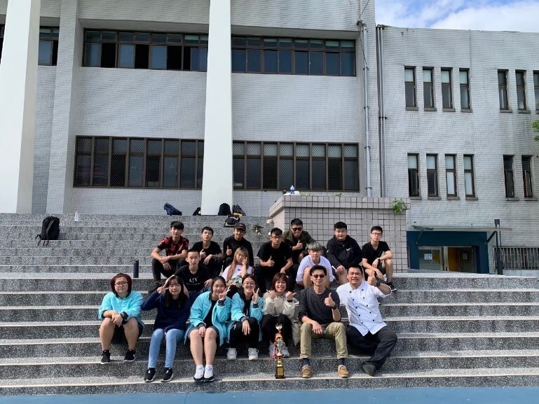參加學校拔河比賽