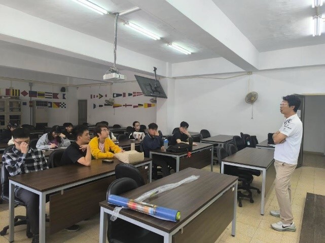  徐主任與同學們進行交流