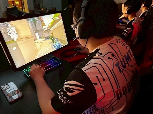 狂獵鯊受邀於Zowie展間與東南亞頂尖的新加坡職業電競隊進行國際交流友誼賽