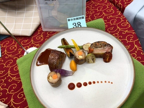 鴨胸為創新料理「鴨肉交響曲」
