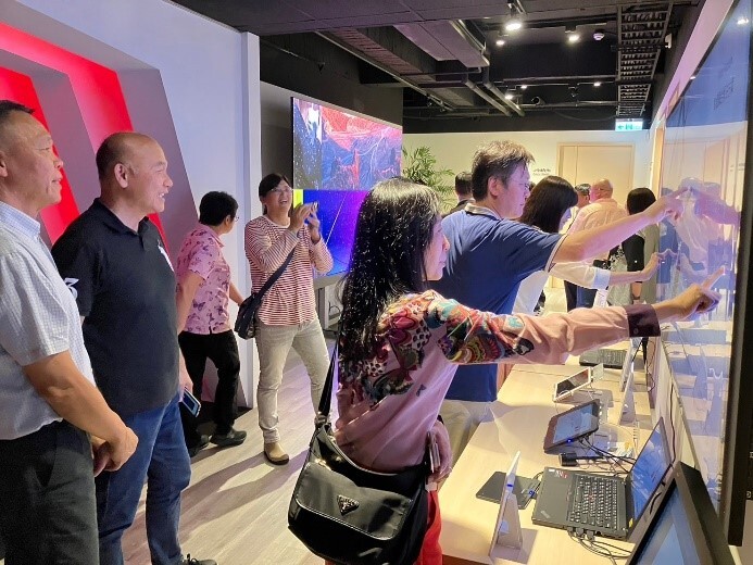 台北海大團隊參訪ViewSonic數位創新學習教室最新的教學設備