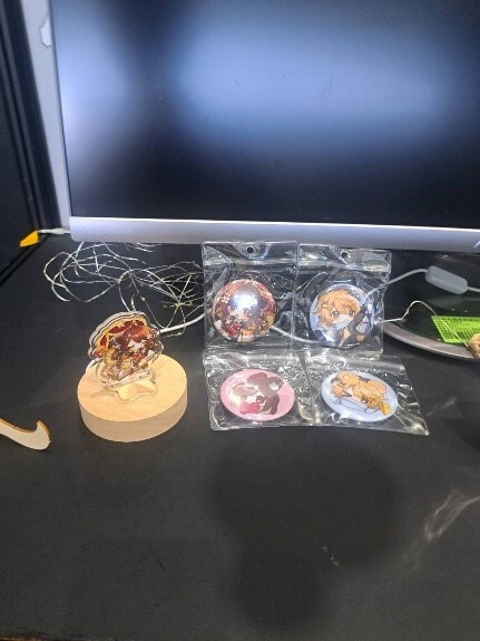 《周邊商品》與《一路支持的蔡蔡老師》