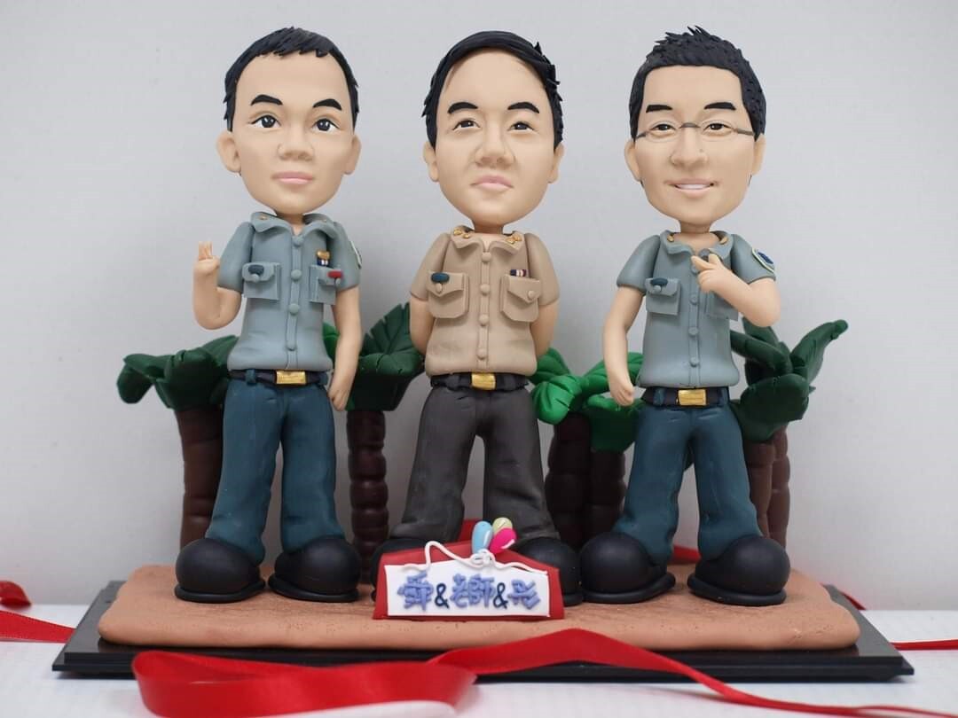 軍校學生畢業時送的公仔照