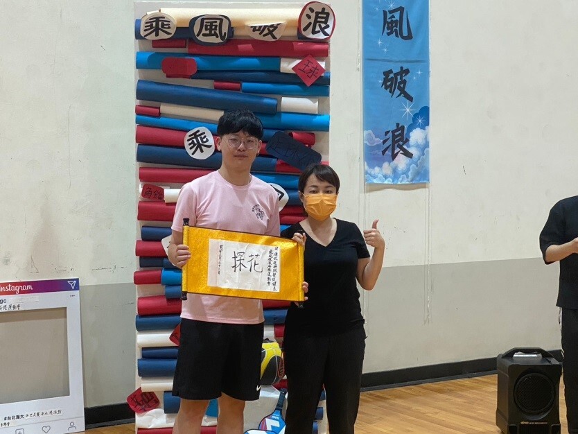 恭喜 三年級獲得狀元,二年級獲得榜眼,一年級獲得探花