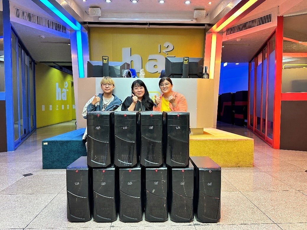 泓凱企業社賀麒芸經理慷慨贊助ASUS電競電腦