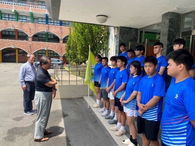 校長呂曜志向出征選手勉勵致詞，期勉大家發揮實力、爭取榮耀