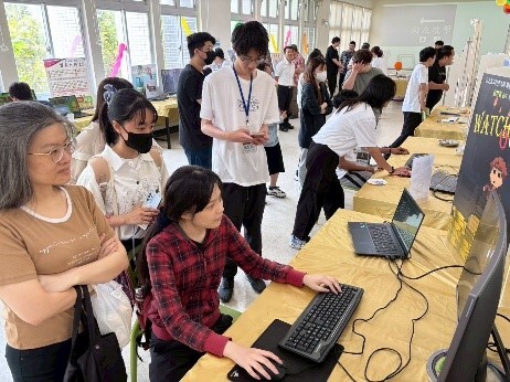 家長/家人驗遊玩學生作品