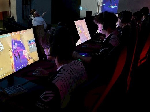 狂獵鯊受邀於Zowie展間與東南亞頂尖的新加坡職業電競隊進行國際交流友誼賽