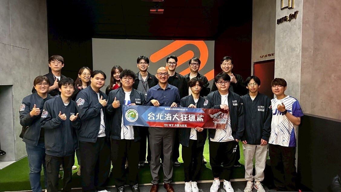 雙方大合照，為活動畫下圓滿的句點