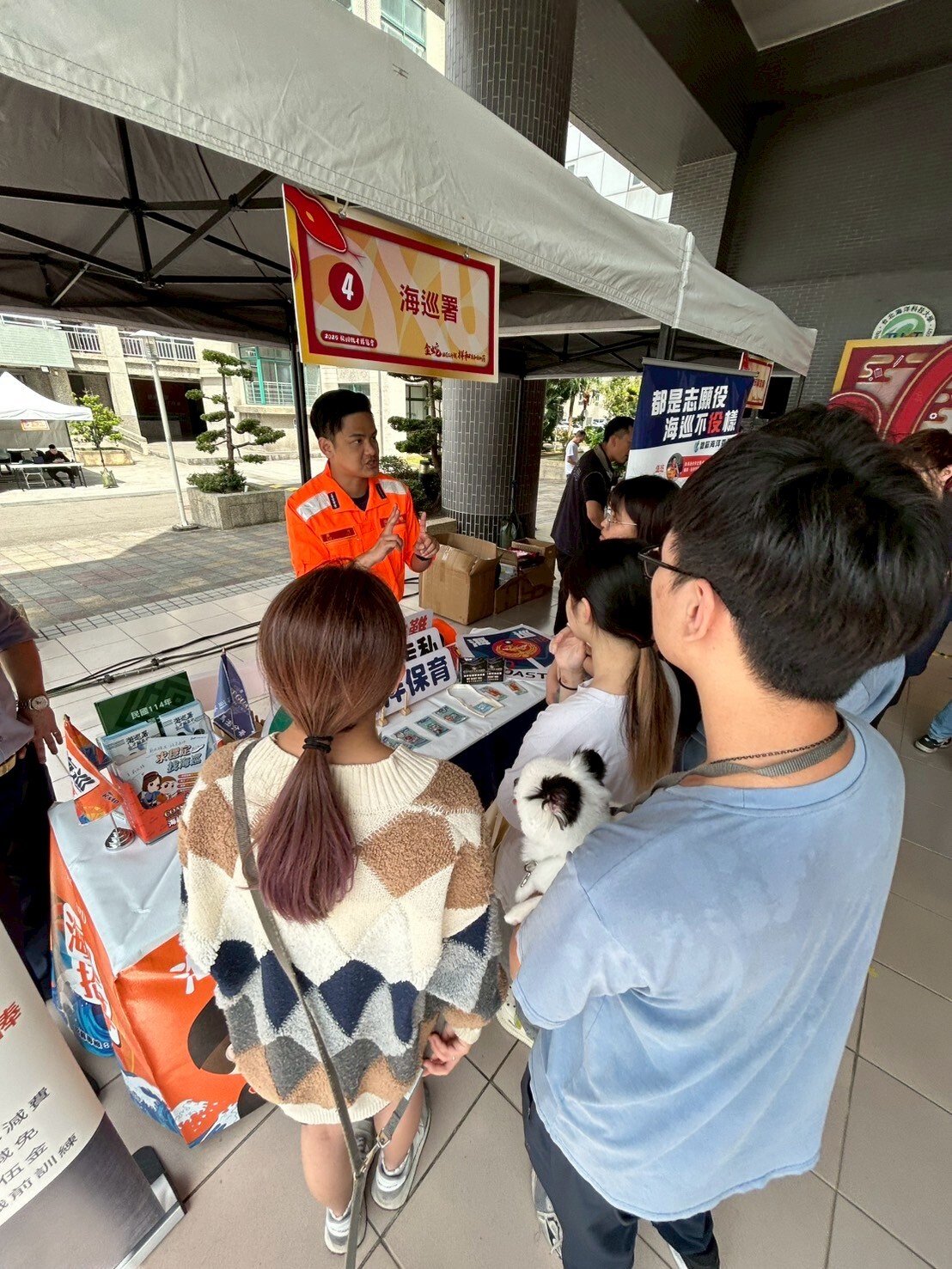 現場廠商與學生互動