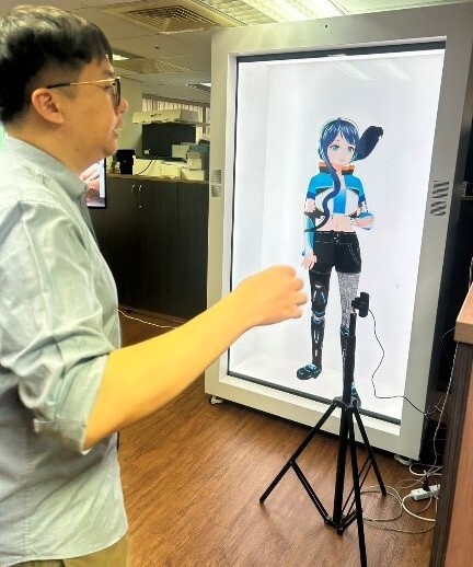 愛迪斯經理向同學展示AI虛擬角色與動補操作過程
