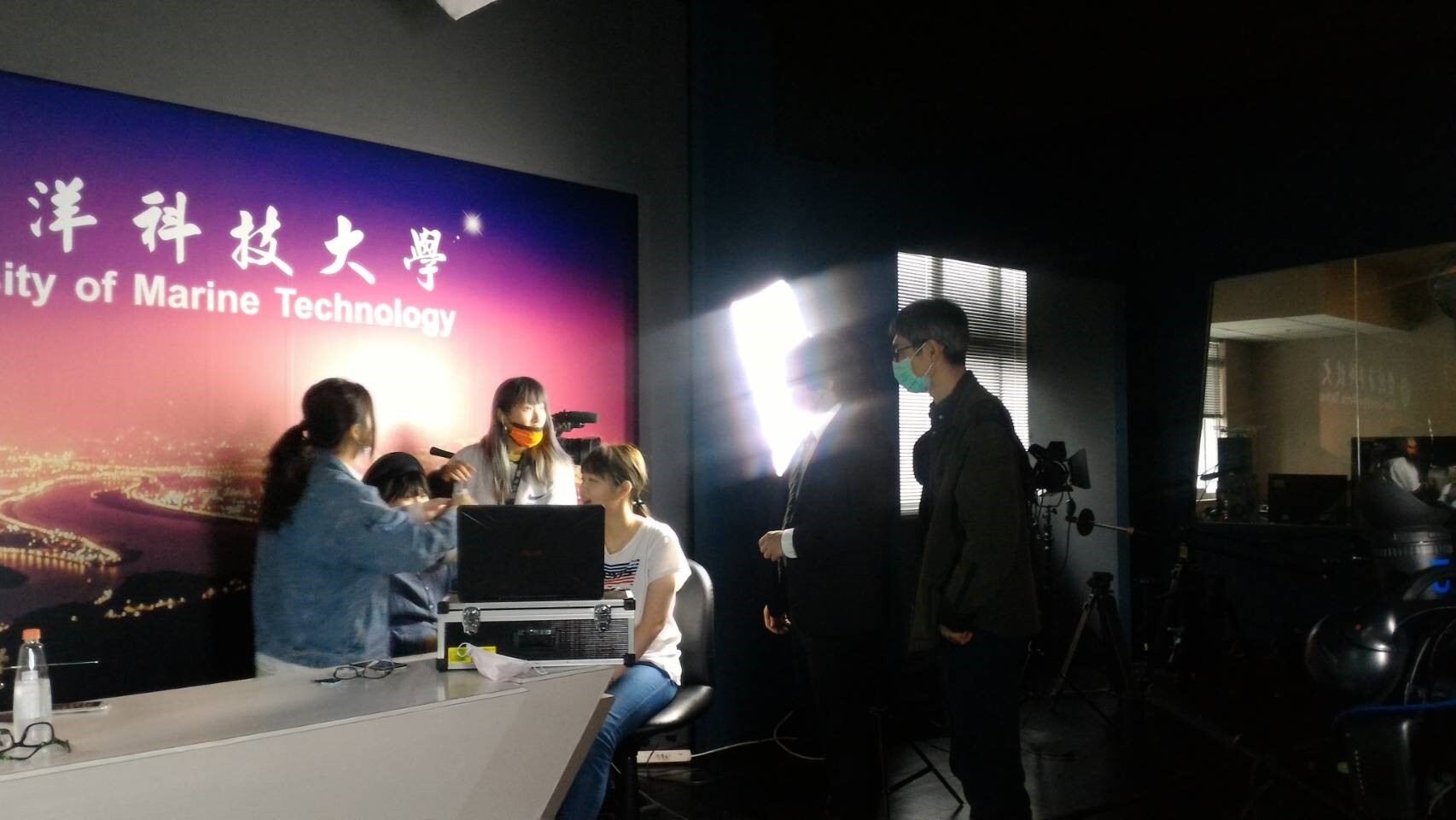 課餘時間指導同學拍攝影片