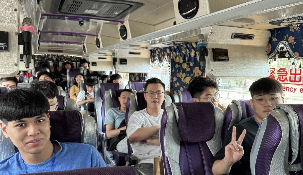 帶著愉快的心情前往高雄