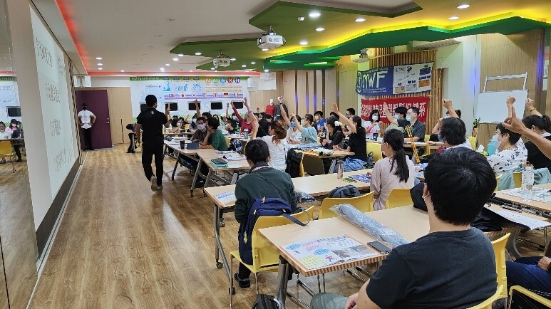 陳信弘博士授課學生踴躍提問及回答