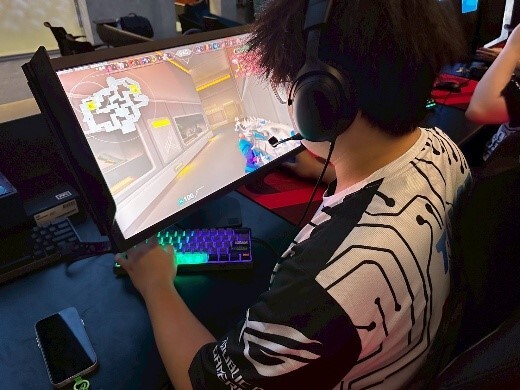 狂獵鯊受邀於Zowie展間與東南亞頂尖的新加坡職業電競隊進行國際交流友誼賽