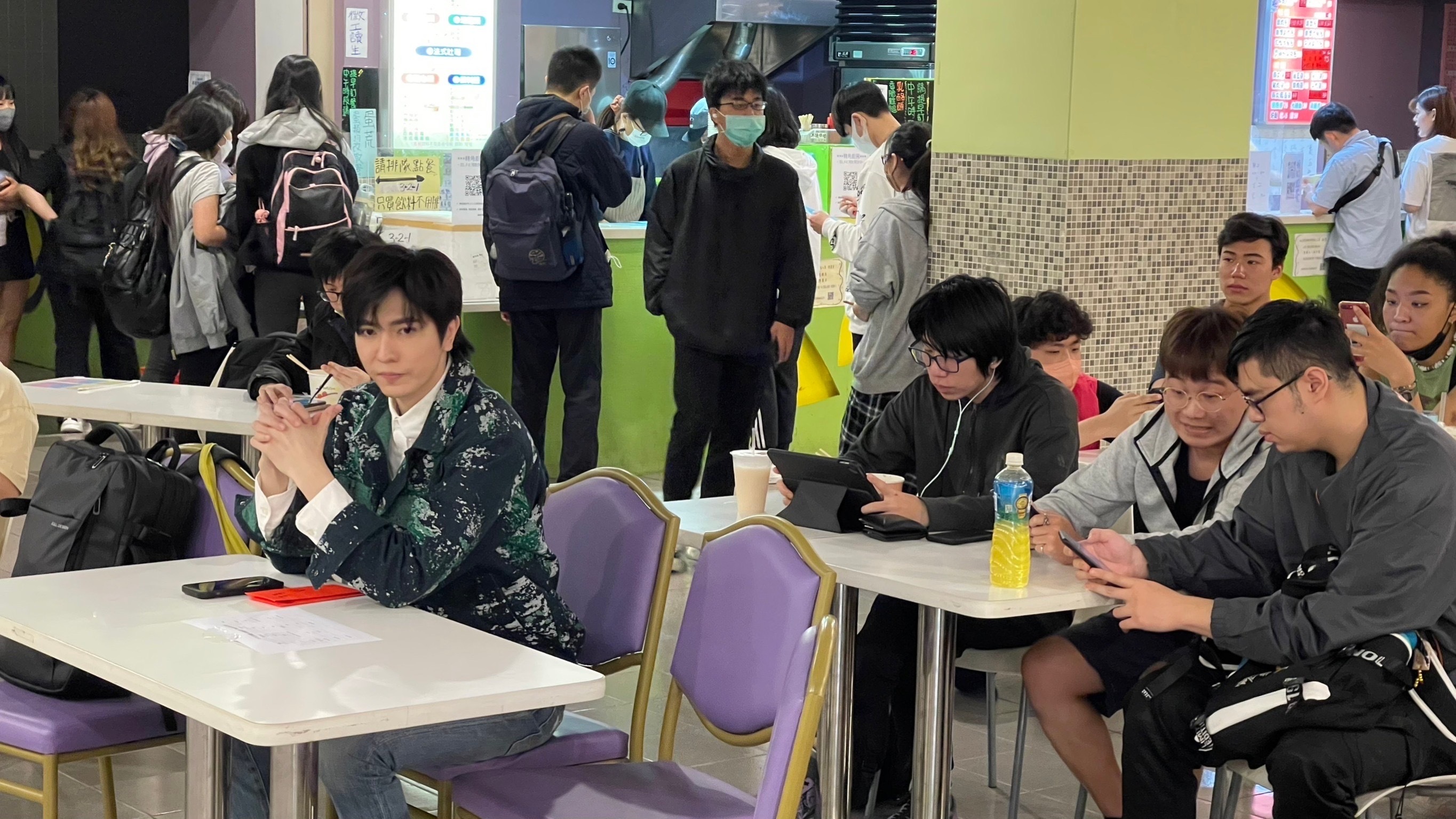 陳璽安擔任演藝系「Y2K不可思藝」評審,看到同學緊張覺得可愛